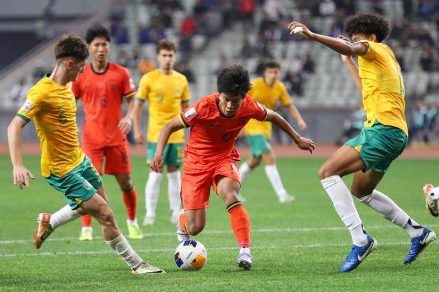 1751268816812088653.jpg (体育)(13)足球——U20亚洲杯:中国队不敌澳大利亚队XxjpseC007151_20250218_PEPFN0A001.jpg