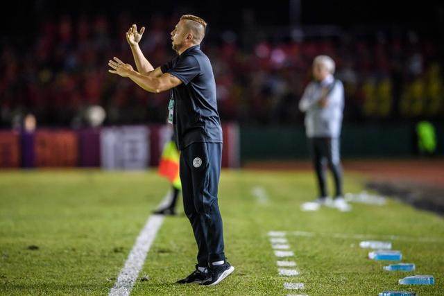 开云-菲律宾主帅不满裁判：不职业 中国队应有一张红牌